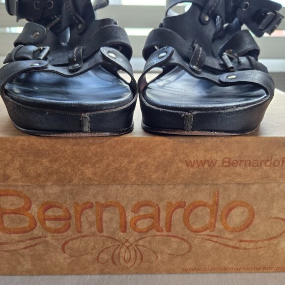 Women's Bernardo Black Leather Sandals  Size 9 1/2 Medium - Picture 9 of 11